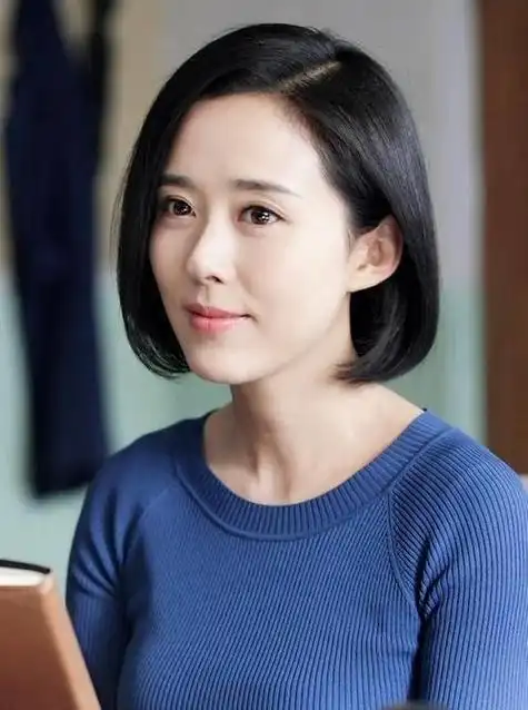 颜丹晨,一个让人惊艳的年轻演员,从小就对表演艺术充满热情,因此她的