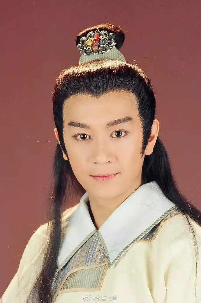 陈浩民近照#陈浩民《天龙八部》的段誉,斯文有礼,风度翩翩.