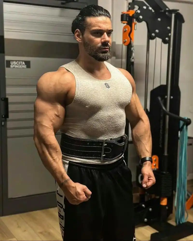 欧美猛男大帅哥,完美身材肌肉线条优美,尽显完美曲线