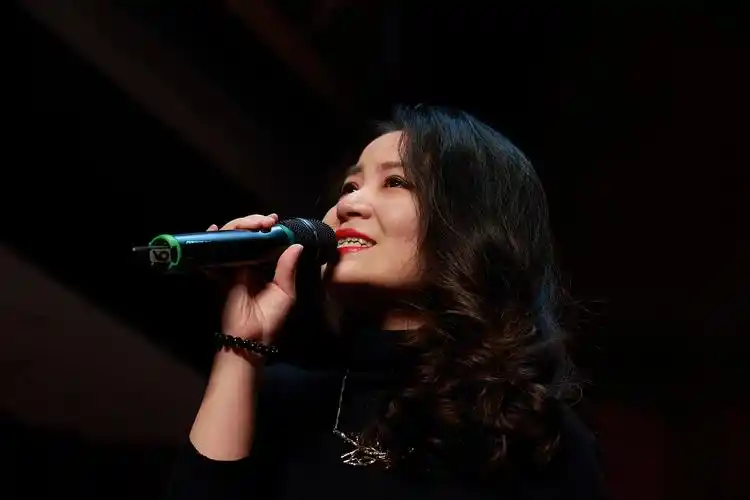 留法青年歌唱家王雅赟