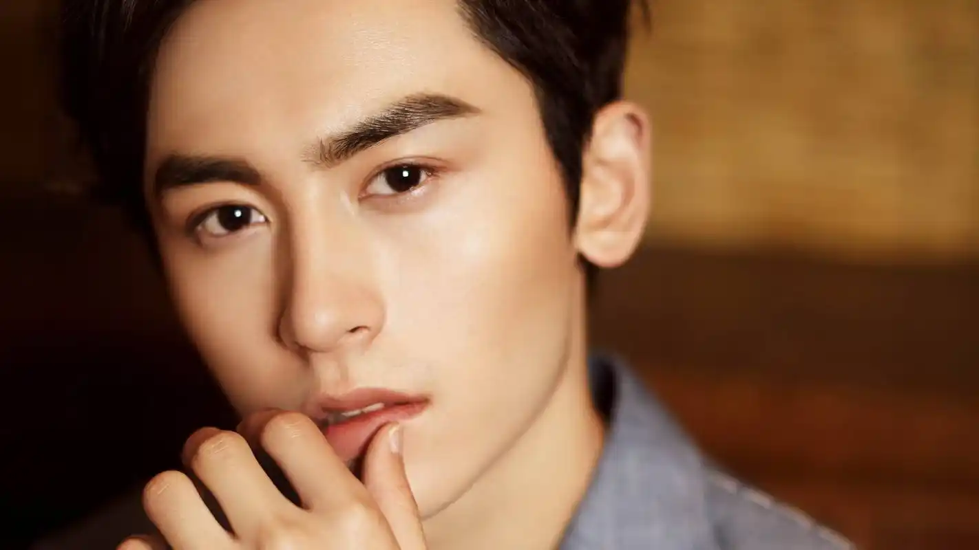 小鲜肉张哲瀚帅气写真高清电脑壁纸