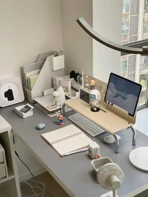 书桌日常一人居靠窗灰色ins风书桌