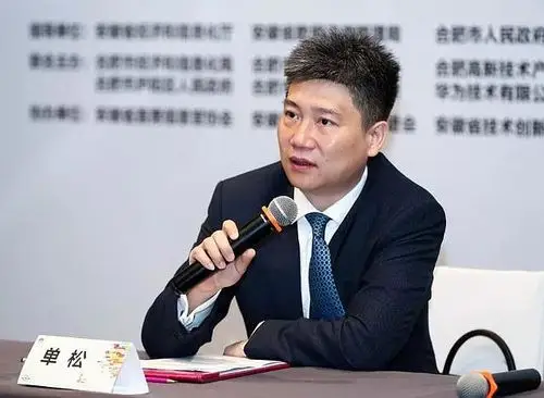 5g来了,政企上云走到"十字路口" 10月31日,工信部副部长陈肇雄和中国