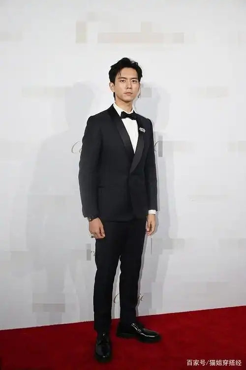 高伟光(黑色西装套装 白衬衫)