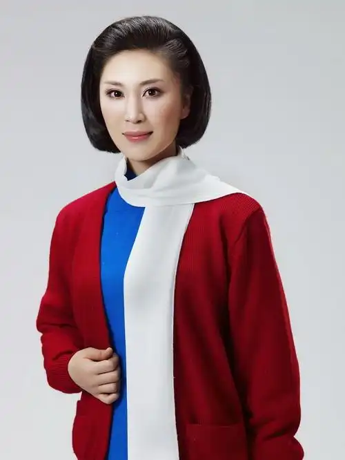 80后女军人伊泓远站在舞台我就是江姐