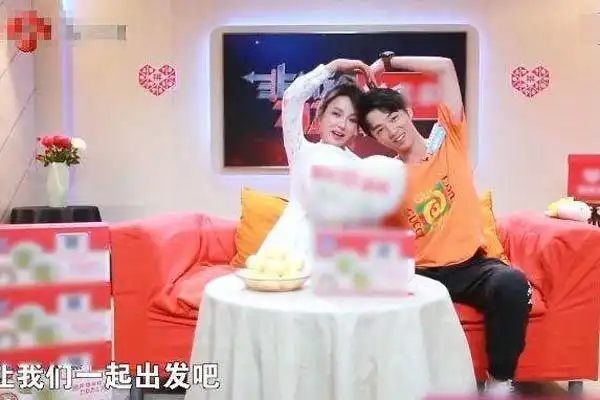 于李盟盟牵手的男嘉宾叫做潘祉轶,他的名字有点不好认,拼音分别是pan