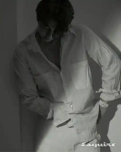 最新大片穿衬衫尽情展现身材肌,帅气不输玄彬_时尚_效果_穿法