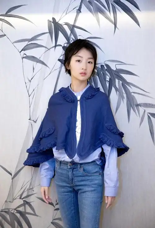 周冬雨这露得有点多?你知道吗?快来看看!