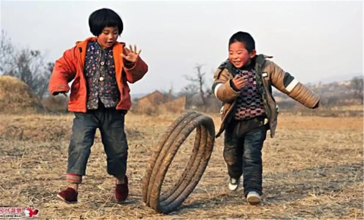 儿时农村六大自制玩具:这种技术不服不行,还有谁会玩?