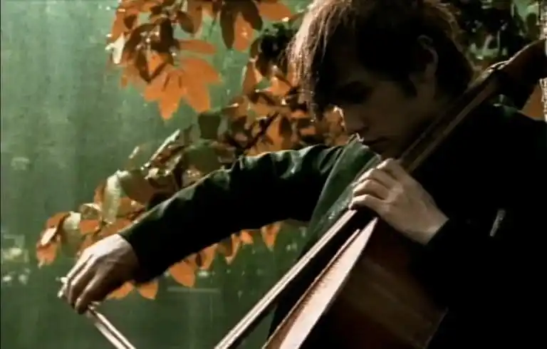 哪首歌能让你情不自禁的想起以前的往事?