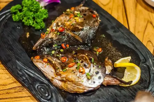 【烤三文鱼头】【生拌牛肉】【烤扇贝】【羊肉串】【羊筋串】【羊小腰