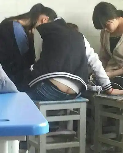 对于喜欢穿低腰裤的女生你们怎么看?