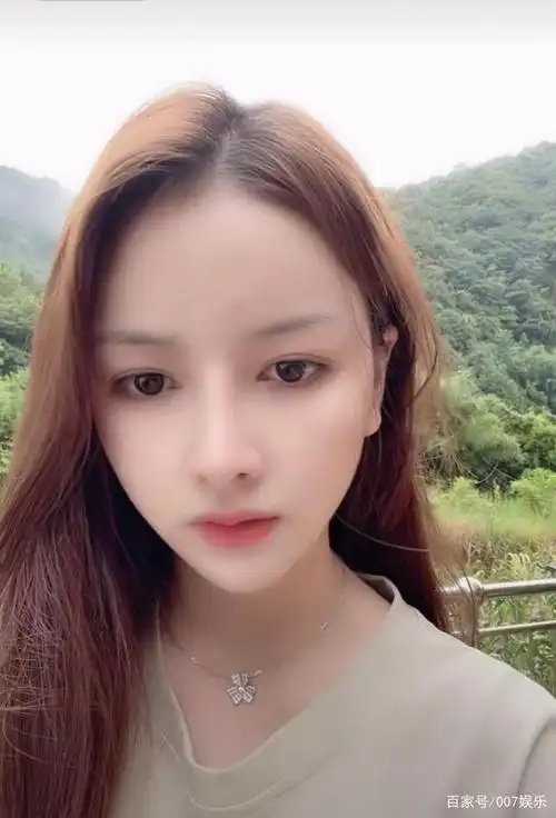 许华升带女朋友吴静婷回广西老家,女友素颜下还开直播