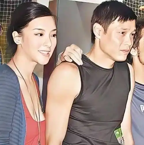 第二任初见第一面,范志毅就被这名模特所吸引,在活动现场,范志毅更是