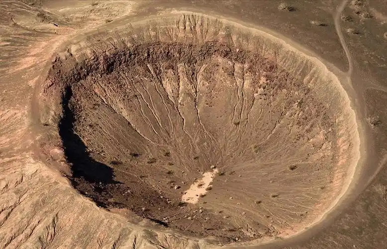 美国男子航拍死亡谷火山口:景观令人震惊