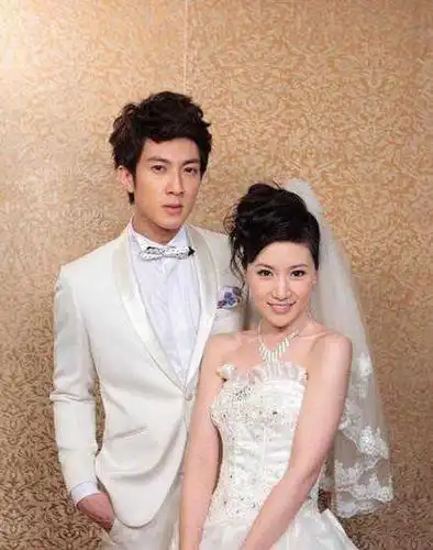 吴尊老婆林丽莹,吴尊演过的电视剧,肌肉及女儿_爱靓网