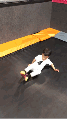 吴所谓翻跟头技能超熟练 谢楠调侃:可以出道啦