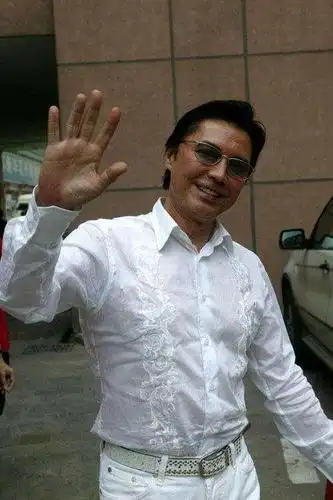 「尊龙」亚洲洲草,迷倒西方,不幸童年,孤独人生