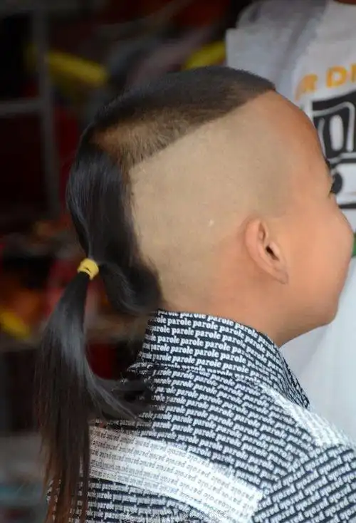 男孩梳扎小辫子发型图片赏析假小妮儿的辫子发型打造设计