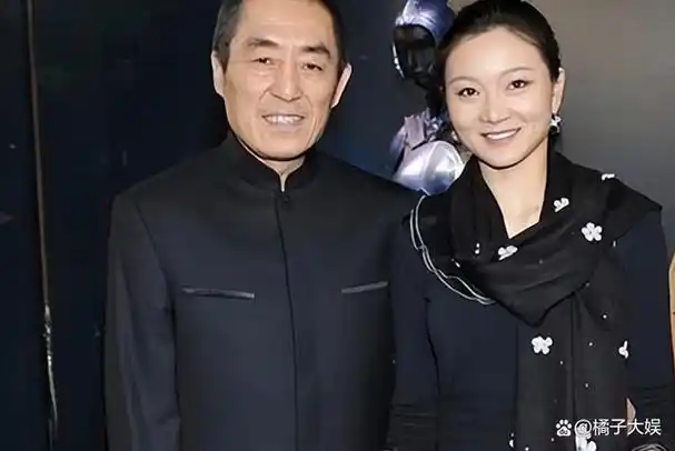 张艺谋:老母独居异地,残疾弟弟生活艰难,是令人发指的陈世美?