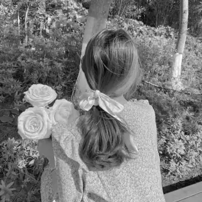 黑白女头背影温柔干净_女生头像_头像屋