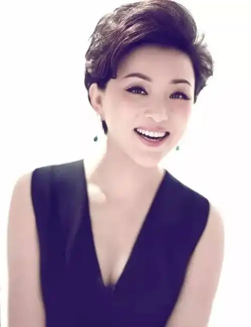 杨澜这个精致的女人年轻时因太邋遢被房东赶出房间,这些事你知道吗?