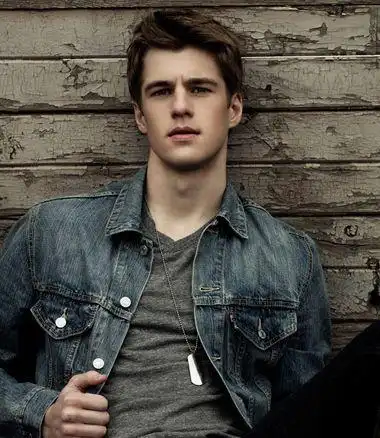 男生长方脸适合什么发型 适合方脸男士成熟发型