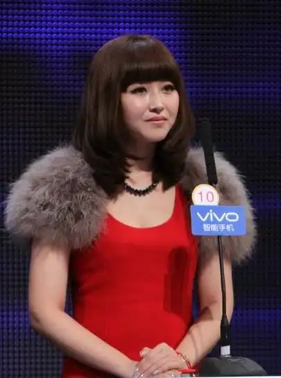 非诚勿扰火了这么久,除了有绝佳的主持人,更重要的是有一群衣着鲜艳