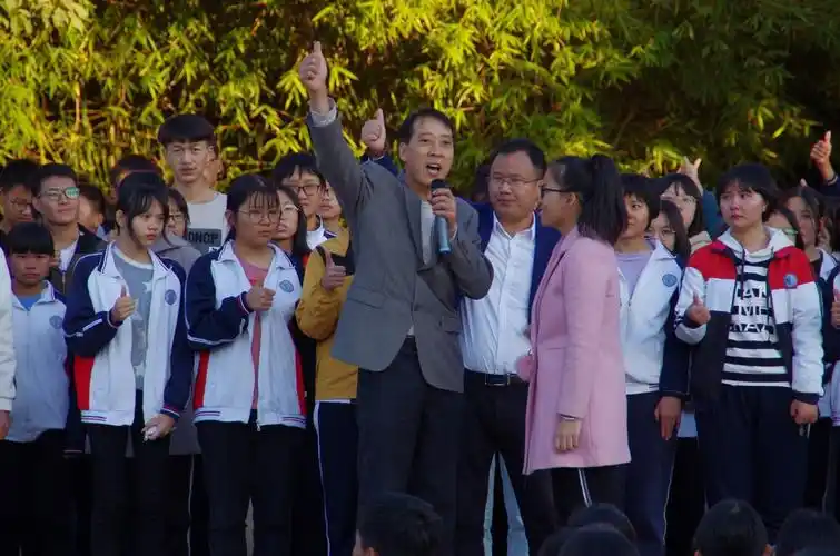 全国知名励志演说家陈国民应邀到元谋一中作励志教育演讲