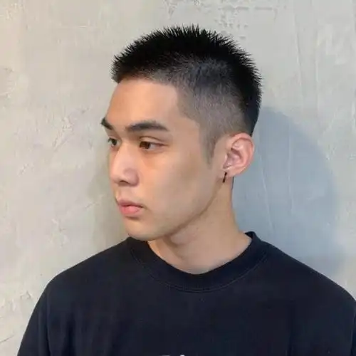 两边剃光的最帅气发型,一点都不油腻的男士短发发型