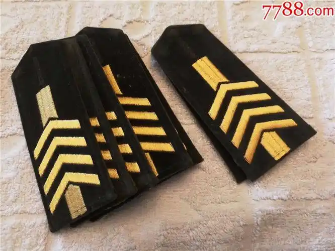 军迷收藏:全新87式陆君四级军士长软肩章一套2个单套价墨绿色