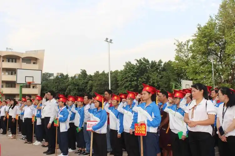 元谋一中隆重举办2019届高三成人典礼