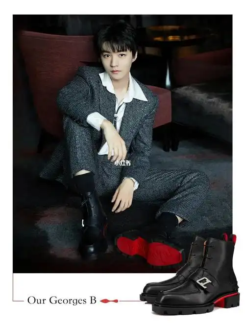 光影流转间,刻画摩登身影91#louboutinmoment#cl红底鞋#王俊凯#秋冬