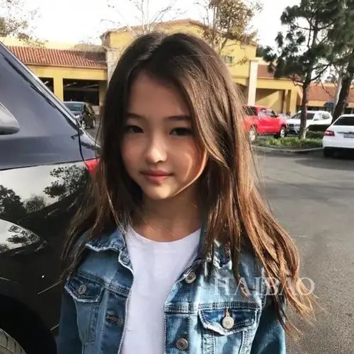 ella gross是yg旗下厂牌的儿童模特,拥有德国韩国两种血统的她颜值