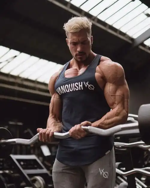 他靠一身变异肌肉火爆全球健身圈这肌肉线条太赞了