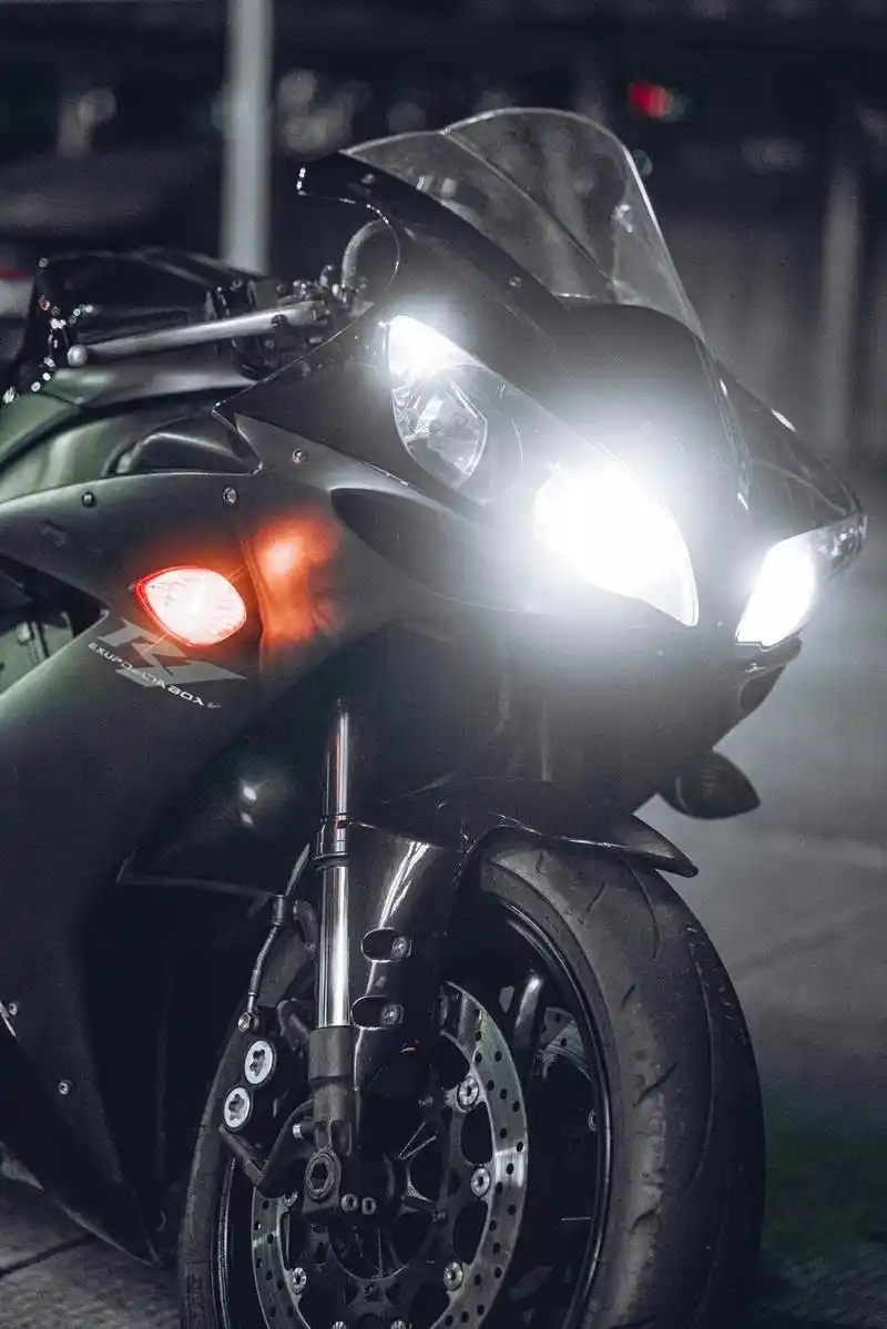 慢慢欣赏.#机车 #机车摄影 #摩托车 #雅马哈r1 #照片 - 抖音