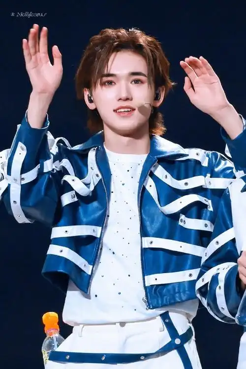 宋亚轩楼外楼演唱会##宋亚轩大时代大背头造型##宋亚轩唱歌说粤语