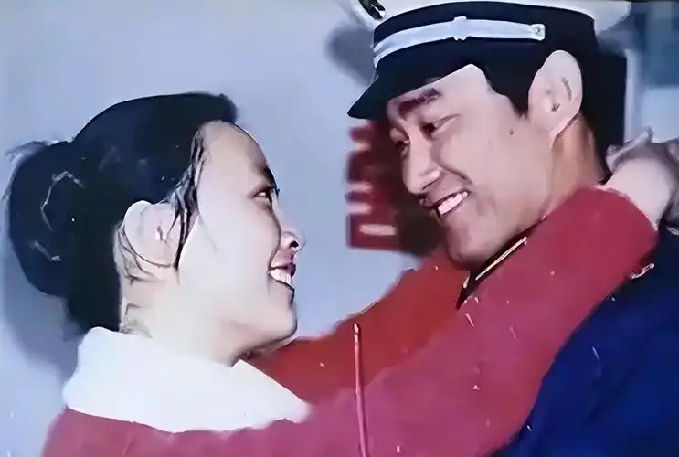 1979年,两人结婚,育有一子,丹宁军对赵静事业的支持始终如一,1985年
