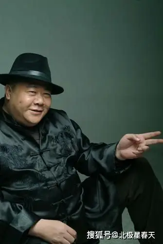 他是国家一级演员,胖反派形象深入人心却受欢迎,52岁才喜得一女