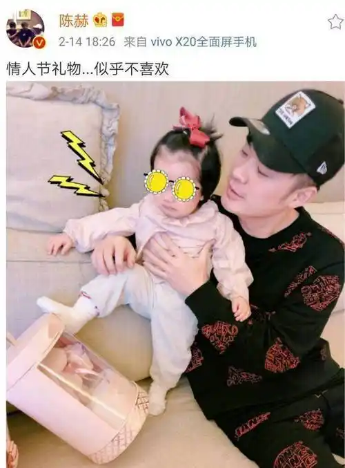 朱亚文晒孩子的方式很新奇,他叙述的这段对话简单却又包含着父亲和