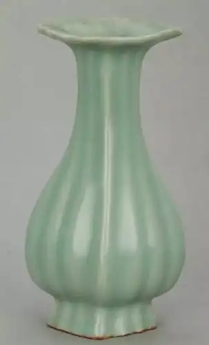 南宋龙泉窑各时期青瓷的艺术特点