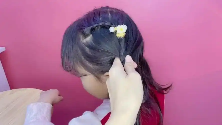 儿童短发碎发多这样扎头发,零至13岁都可以扎