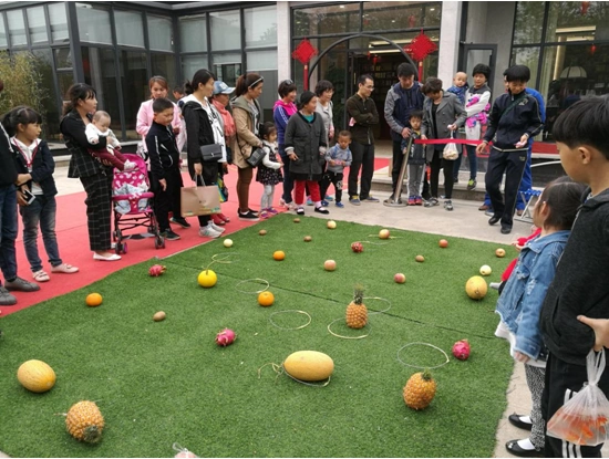 樾公馆缤纷水果套圈圈住甜蜜时光