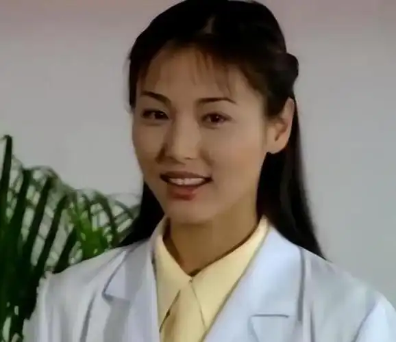 张延父亲早逝嫁大5岁香港演员生一女和丈夫拥有两个家