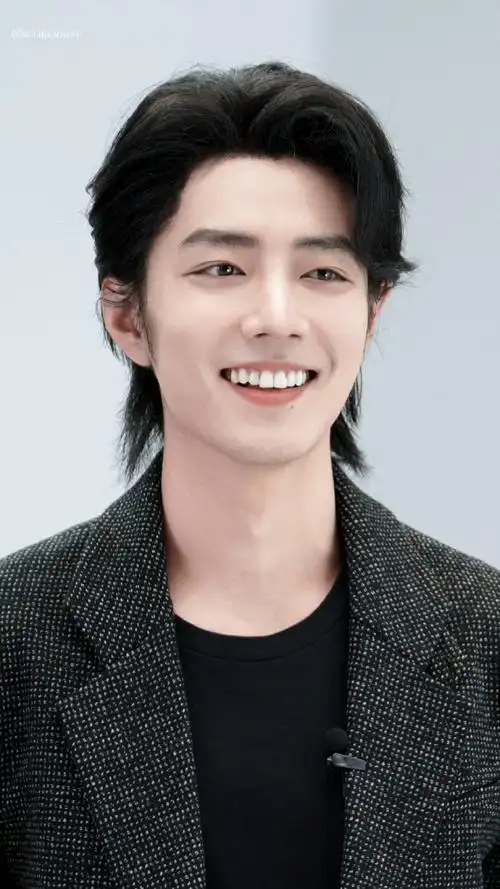 肖战小狼尾微长发和西装好配#寸头干练,狼尾潇洒;短发清爽明朗,撤发