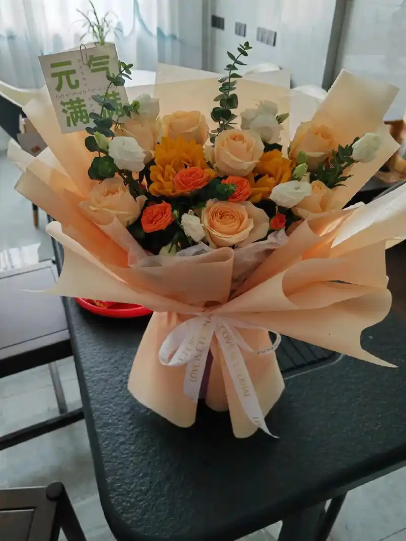 儿子送给爸爸的鲜花,父爱如山 坚定而深沉 是我们家的脊梁 - 抖音