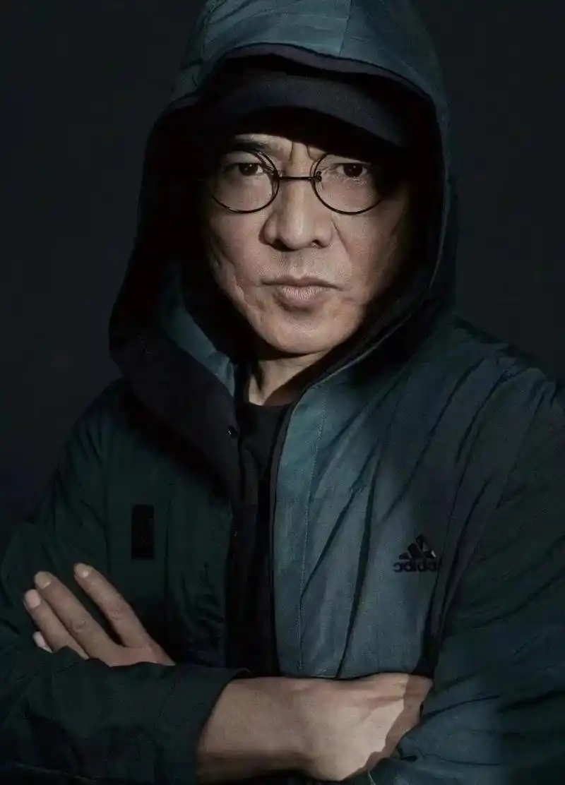 61岁李连杰近照曝光!满脸皱纹衰老至极,昔日巨星已面相大变