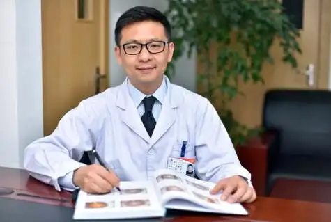 左眼近视散光看不清东面