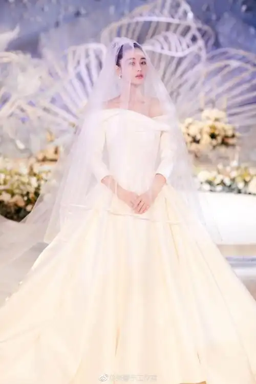 张馨予穿国产婚纱在国内办婚礼她的婚礼最便宜但也最让人感动