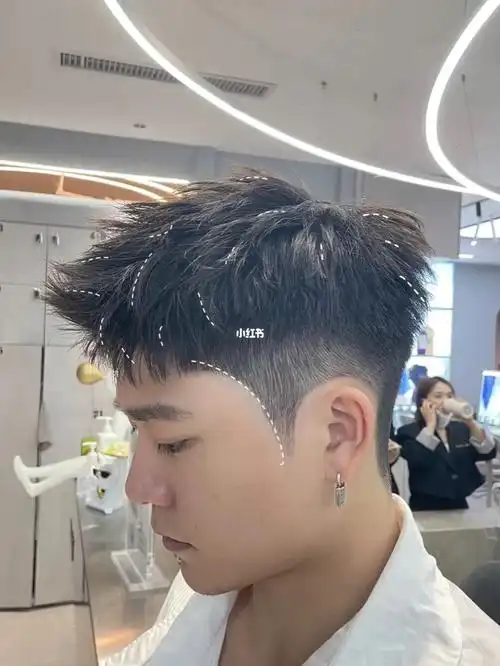 m发际线 额头高的兄弟 这款发型来了